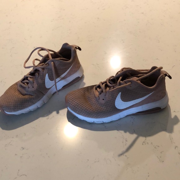 Nike Air Max Motion LW Sneakers - Picture 2 of 4